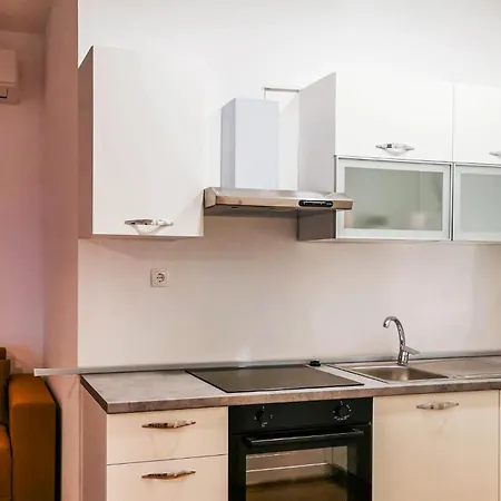 Apartman 4 Bedroom Awesome In *