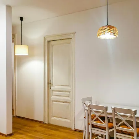 4 Bedroom Awesome In Apartman *