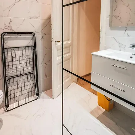 4 Bedroom Awesome In Apartman